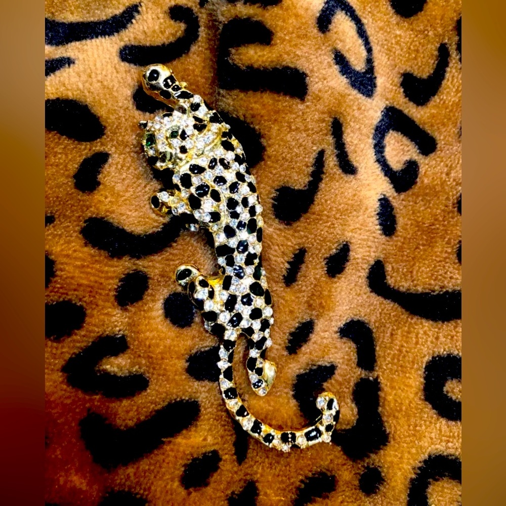 PreLoved Elegant Leopard brooch! Elegant gift bag included!